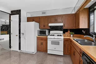 8212 Anchor Dr, Woodridge, IL 60517 - Photo 8