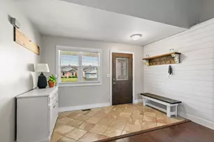 163 Jackson Blvd, Sycamore, IL 60178 - Photo 2