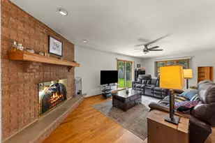 1161 Wakefield Ln, Bartlett, IL 60103 - Photo 6