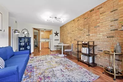 639 W Wellington Avenue #4, Chicago, IL 60657 - Photo 2