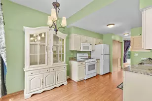 2212 Rossiter Pkwy, Plainfield, IL 60586 - Photo 4