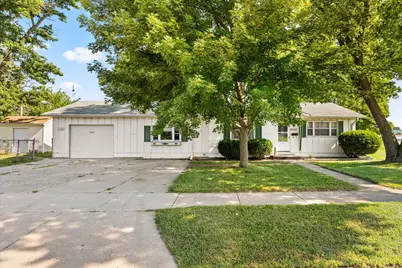 704 E 4th Street, Streator, IL 61364 - Photo 1