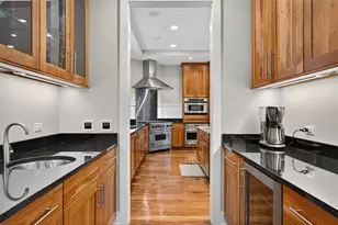6421 Bentley Ave, Willowbrook, IL 60527 - Photo 10