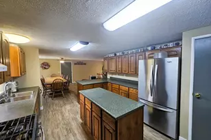 311 S Sycamore St, Keenes, IL 62851 - Photo 12