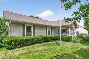 412 Spruce Ln, Amboy, IL 61310 - Photo 2