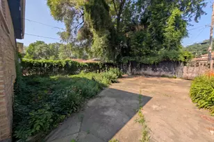14226 S Marquette Ave, Burnham, IL 60633 - Photo 4