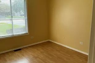 690 Cross Creek Dr Dr, Roselle, IL 60172 - Photo 8