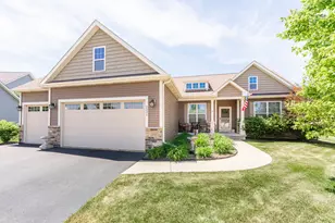 2331 Coventry Cir S, Sycamore, IL 60178 - Photo 2
