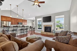 2331 Coventry Cir S, Sycamore, IL 60178 - Photo 8