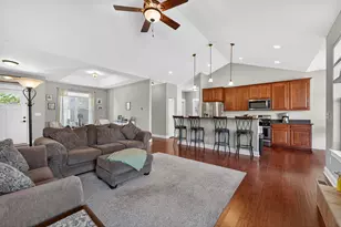 2331 Coventry Cir S, Sycamore, IL 60178 - Photo 10