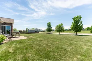2331 Coventry Cir S, Sycamore, IL 60178 - Photo 38