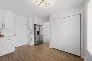 2042 Windemere Cir, Schaumburg, IL 60194 - Photo 8