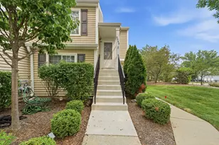 2042 Windemere Cir, Schaumburg, IL 60194 - Photo 2