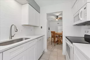 12850 Crestbrook Ct, Crestwood, IL 60418 - Photo 8