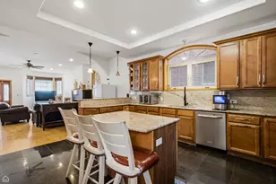 1435 W 16th St, Chicago, IL 60608 - Photo 10