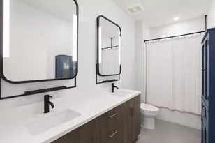 948 W Sunnyside Ave, Chicago, IL 60640 - Photo 8