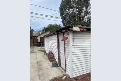 10216 S Calumet Avenue, Chicago, IL 60628 - Photo 6