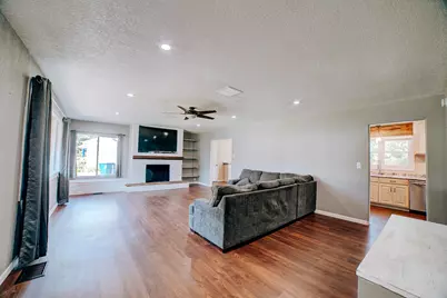 835 E Locust Street, Watseka, IL 60970 - Photo 6