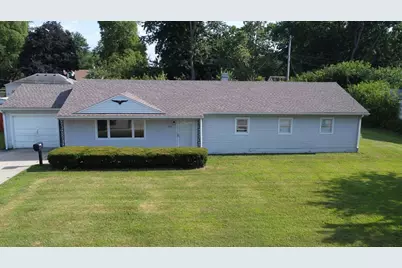835 E Locust Street, Watseka, IL 60970 - Photo 1