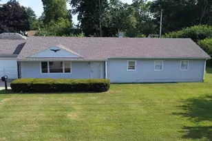835 E Locust St, Watseka, IL 60970 - Photo 1