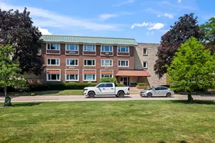 2700 E Bel Aire Dr, Arlington Heights, IL 60004 - Photo 2