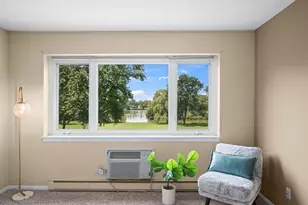 2700 E Bel Aire Dr, Arlington Heights, IL 60004 - Photo 16