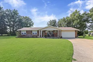 380 Northwood, Salem, IL 62881 - Photo 2