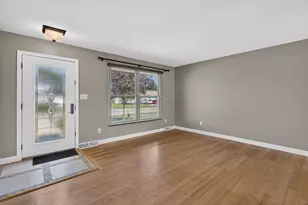 335 Elizabeth Dr, Coal City, IL 60416 - Photo 4