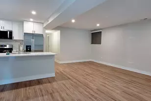 2230 W Wilson Ave, Chicago, IL 60625 - Photo 8