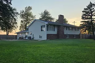 102 E West St, Anchor, IL 61720 - Photo 4