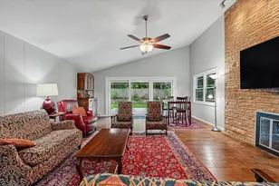 706 La Sell Dr, Champaign, IL 61820 - Photo 10