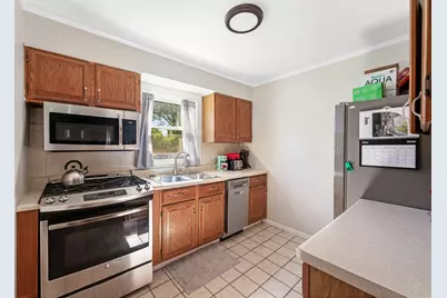 831 S Wisconsin Avenue, Villa Park, IL 60181 - Photo 8