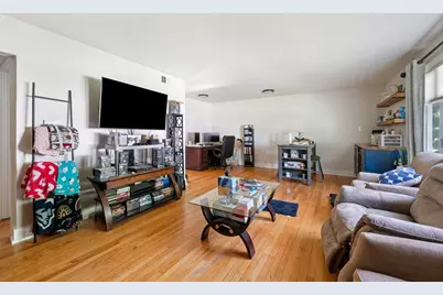 831 S Wisconsin Avenue, Villa Park, IL 60181 - Photo 2