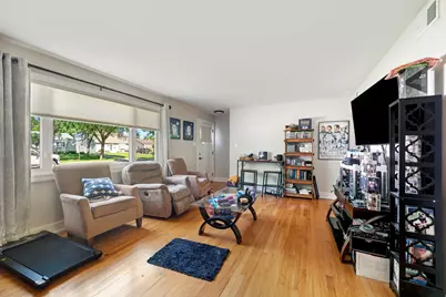 831 S Wisconsin Avenue, Villa Park, IL 60181 - Photo 4