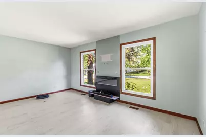 725 Old Post Road, Buffalo Grove, IL 60089 - Photo 4
