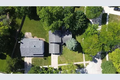 725 Old Post Road, Buffalo Grove, IL 60089 - Photo 2