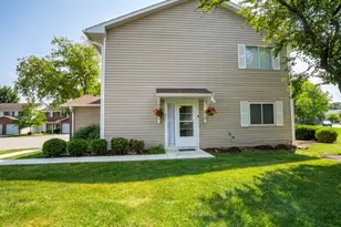 536 Alton Ct, Carol Stream, IL 60188 - Photo 2