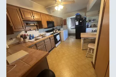 17 Sycamore Avenue, Carpentersville, IL 60110 - Photo 4
