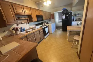 17 Sycamore Ave, Carpentersville, IL 60110 - Photo 4