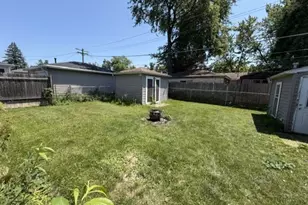 17 Sycamore Ave, Carpentersville, IL 60110 - Photo 12