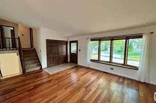 1450 Sturbridge Ct, Hoffman Estates, IL 60192 - Photo 4