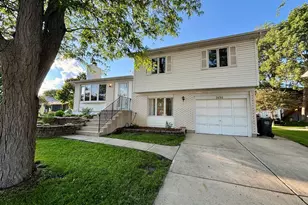 1450 Sturbridge Ct, Hoffman Estates, IL 60192 - Photo 1