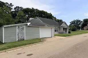 610 Wyatt Ave, Oglesby, IL 61348 - Photo 2
