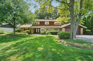 147 Timber View Dr, Oak Brook, IL 60523 - Photo 1