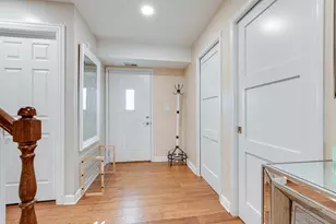 18 Bedford Rd, Mundelein, IL 60060 - Photo 2