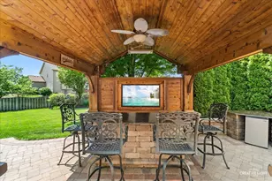 390 Bloomfield Cir E, Oswego, IL 60543 - Photo 2