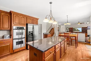 390 Bloomfield Cir E, Oswego, IL 60543 - Photo 6