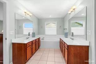 390 Bloomfield Cir E, Oswego, IL 60543 - Photo 14