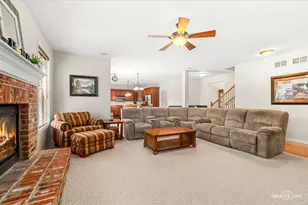 390 Bloomfield Cir E, Oswego, IL 60543 - Photo 10