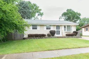 1527 S Main St, Belvidere, IL 61008 - Photo 2